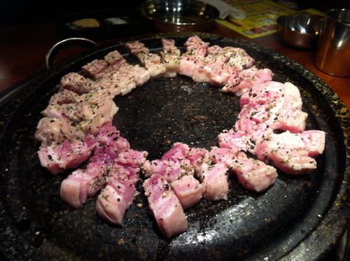 韓流明星熱捧的刀削三層肉칼삼겹살