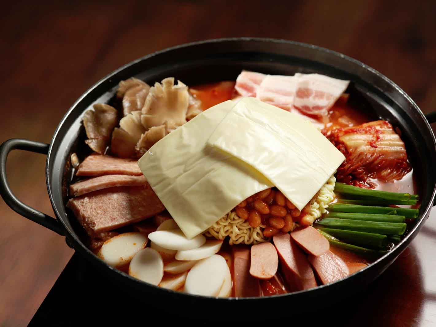 【韓食DIY】不用高湯，清水煮出香濃部隊鍋！