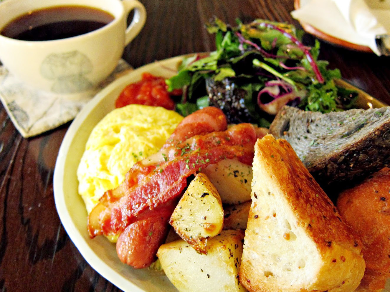 星期天，從早午餐的七彩色盤開始：景福宮Cafe Goghi 고희