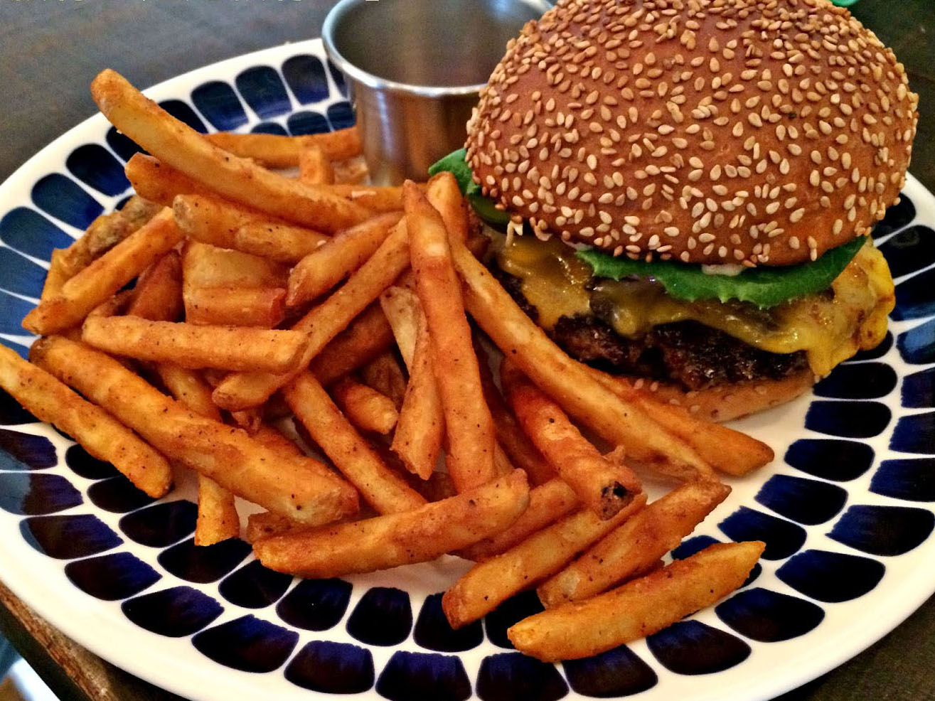 「韓國。美食」售完即止，新鮮出爐麵包的威力： 弘大超人氣漢堡店 I am a burger