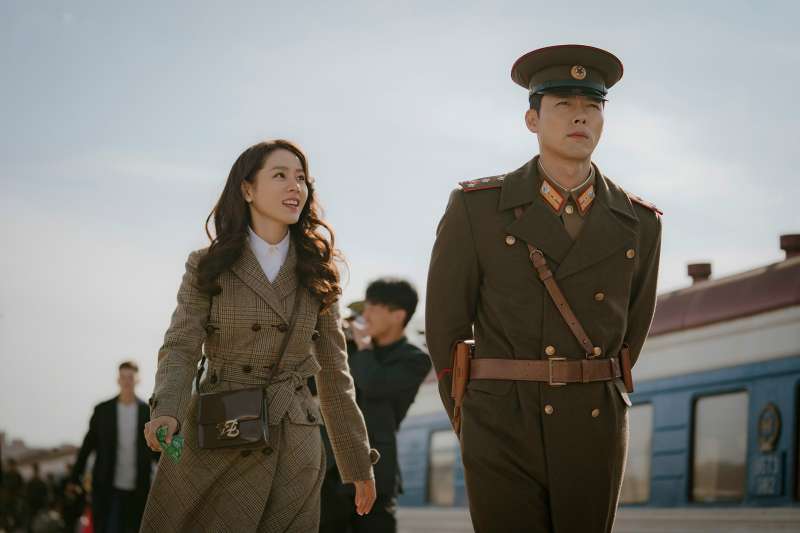韓劇《愛的迫降》：介乎現實與夢幻的南北韓愛情故事？