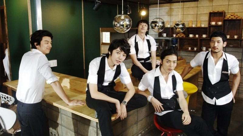 2004年演話劇出身的金東旭，在2007年憑韓劇《咖啡王子1號店》正式以演員身份出道